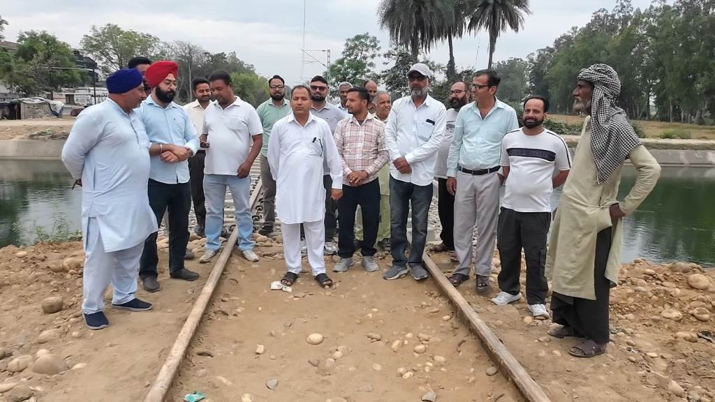 Gharshankar Development Forum Stages Protest Against Centre and Punjab Government Over Closure of Gharshankar Railway Crossing Road